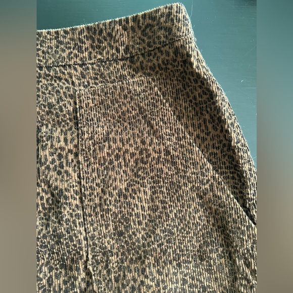 📦✨3/$24 • Wild Fable Cheetah Print Corduroy Zipper Skirt w Pockets - Picture 3 of 6